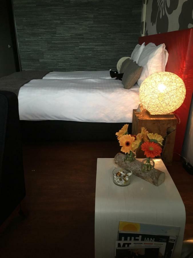 Bed & Breakfast Flowerzzz... Rotterdam Dış mekan fotoğraf