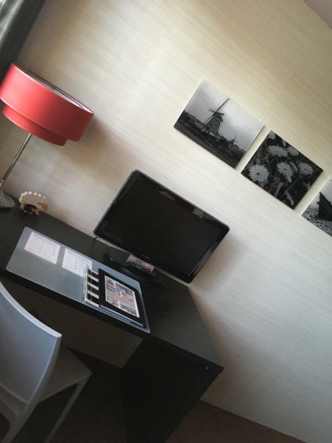 Bed & Breakfast Flowerzzz... Rotterdam Dış mekan fotoğraf
